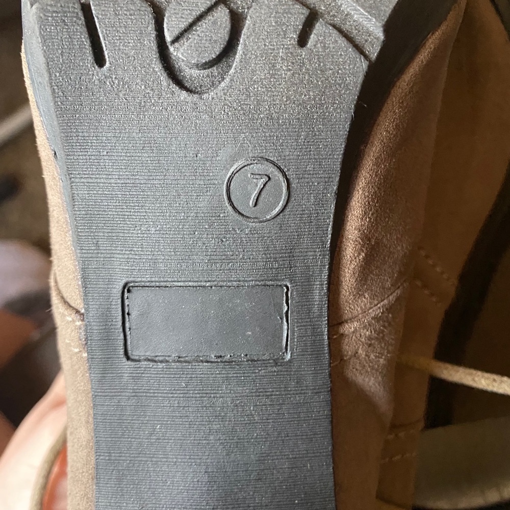 Heels - Picture 2 of 3